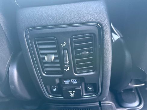 Used 2019 Jeep Grand Cherokee Overland image 22