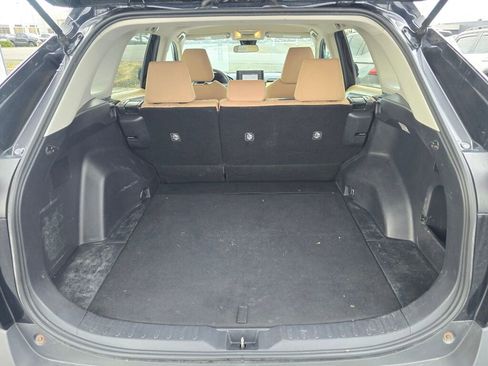 Used 2021 Toyota RAV4 XLE image 11