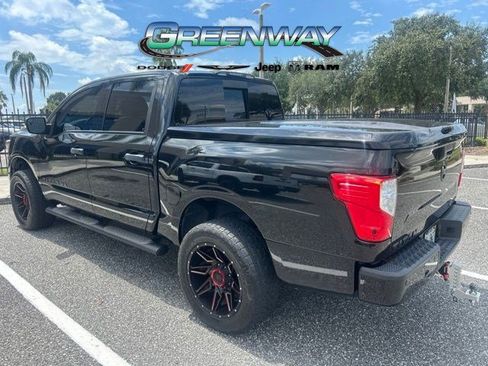 Used 2019 Nissan Titan SV w/ SV Convenience Package RWD image 3