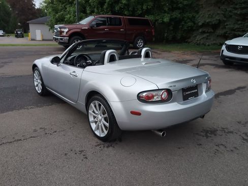Used 2008 MAZDA MX-5 Miata Grand Touring w/ Premium Pkg RWD image 10