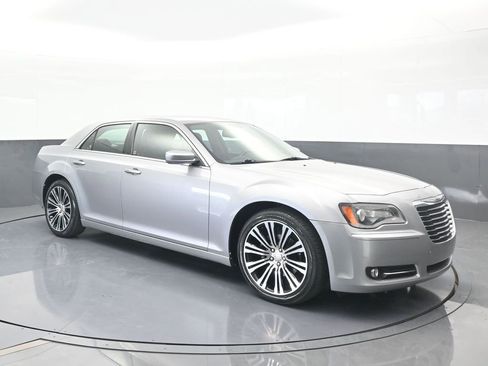 Used 2014 Chrysler 300 S image 8