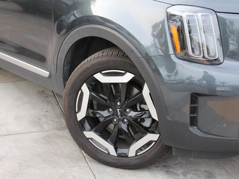 Certified 2024 Kia Telluride EX image 3