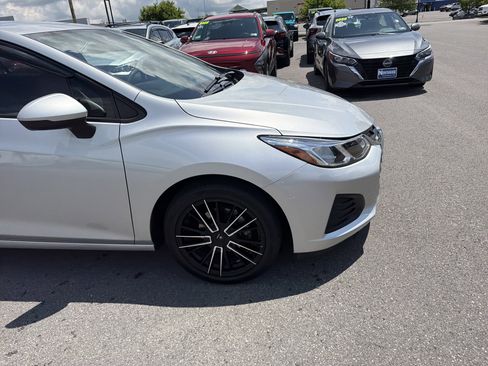 Used 2019 Chevrolet Cruze LS w/ LS Convenience Package FWD image 4