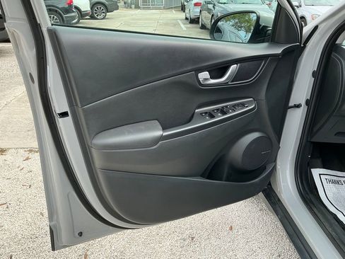 Used 2022 Hyundai Kona Limited image 8