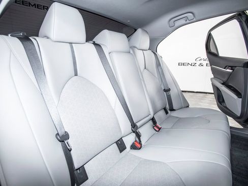 Used 2022 Toyota Camry XSE FWD image 15