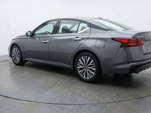 Used 2025 Nissan Altima 2.5 SV FWD image 6