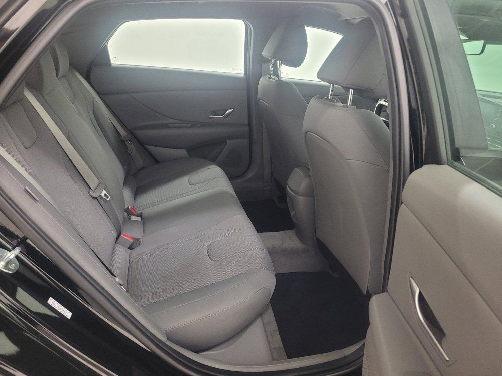 Used 2024 Hyundai Elantra SE FWD image 19