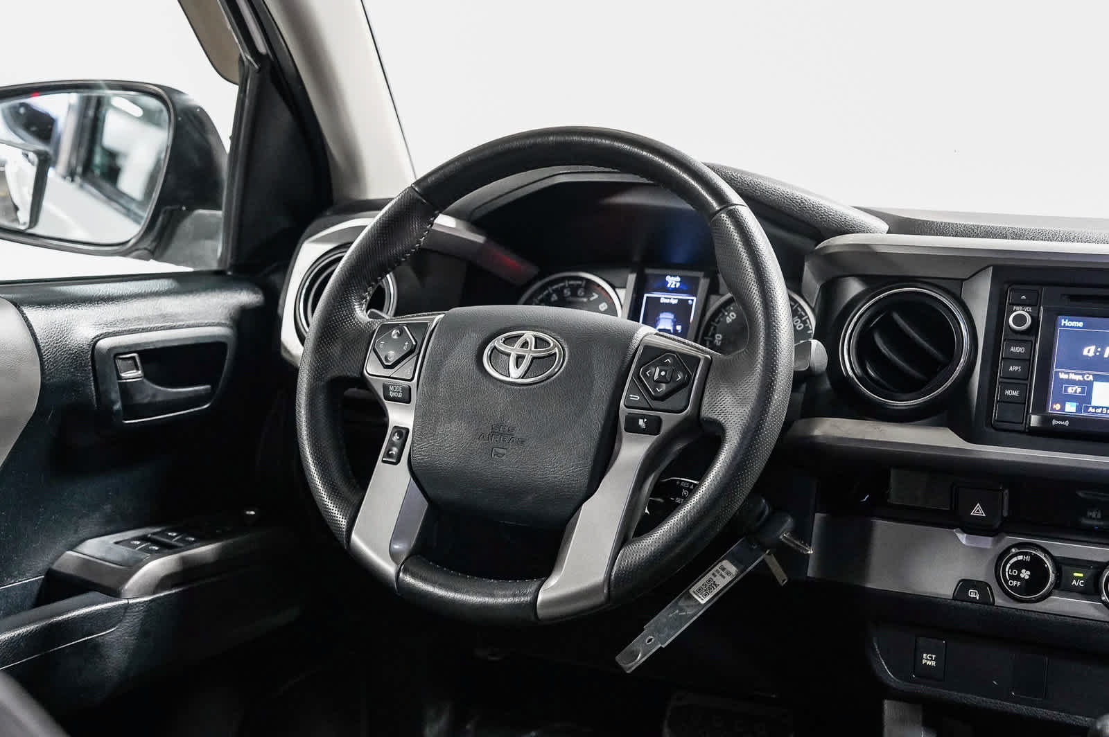 Certified 2016 Toyota Tacoma SR5 w/ SR5 Appearance Package (SN) RWD image 15