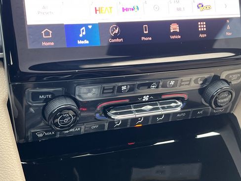 New 2025 Jeep Grand Cherokee Limited w/ Luxury Tech Group II image 19