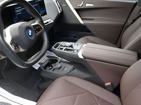 Used 2024 BMW iX xDrive50 w/ Premium Package AWD/4WD image 20