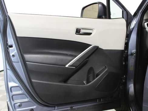 Used 2025 Toyota Corolla Cross L FWD image 7