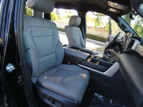 Used 2025 Toyota Tundra Limited image 31