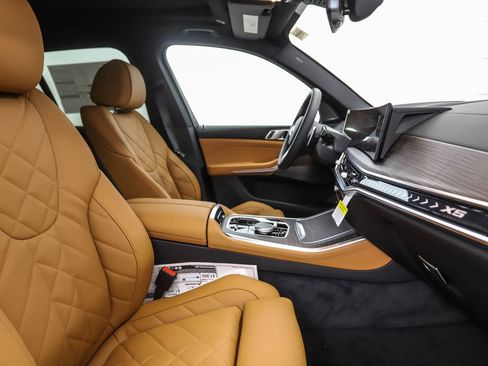 Used 2026 BMW X5 xDrive50e w/ M Sport Package image 30