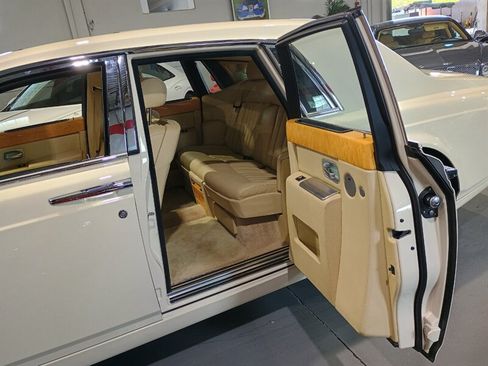 Used 2006 Rolls-Royce Phantom Sedan RWD image 27