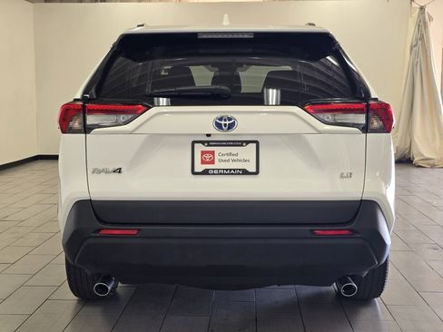 Certified 2022 Toyota RAV4 LE AWD/4WD image 13