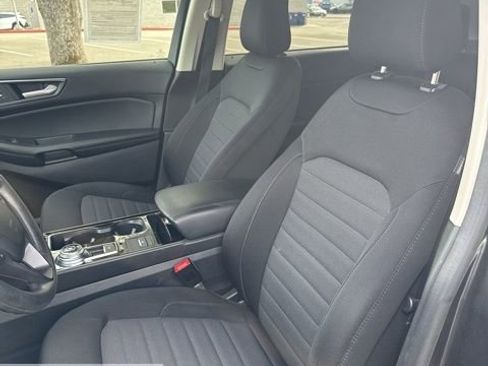 Used 2020 Ford Edge SE image 27