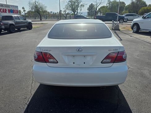 Used 2004 Lexus ES 330 FWD image 4