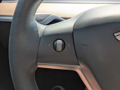 Used 2021 Tesla Model Y Long Range AWD/4WD image 25