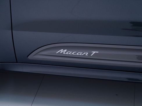 Used 2026 Porsche Macan AWD/4WD image 13