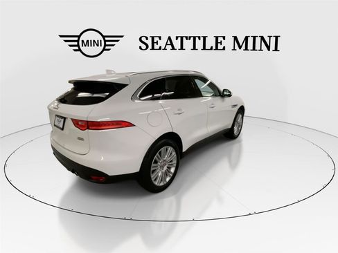 Used 2018 Jaguar F-PACE Portfolio image 11