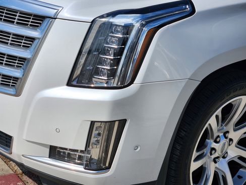Used 2019 Cadillac Escalade Premium Luxury AWD/4WD image 29