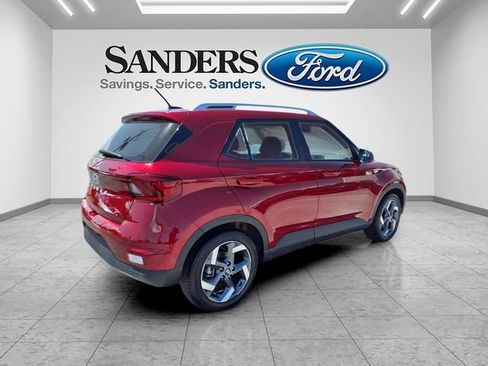 Used 2025 Hyundai Venue SEL FWD image 2