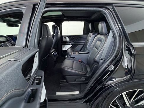 Used 2025 Lincoln Aviator Black Label w/ Jet Appearance Package AWD/4WD image 9