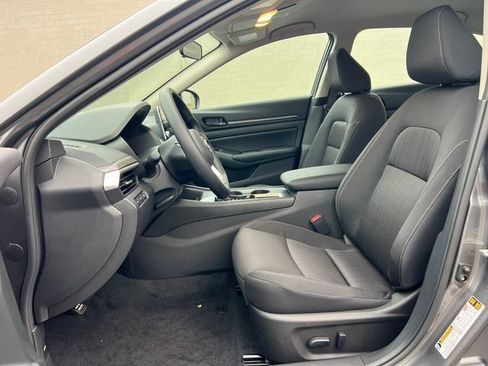 New 2026 Nissan Altima 2.5 SV FWD image 3