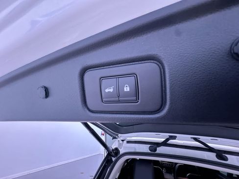 Used 2022 Nissan Pathfinder Platinum w/ Cargo Package AWD/4WD image 47