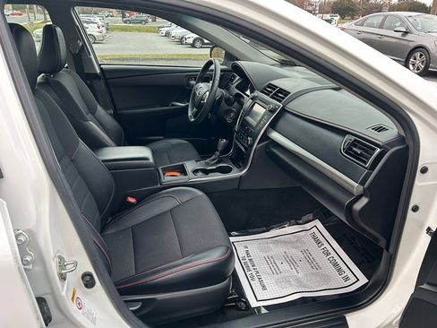 Used 2017 Toyota Camry SE image 35