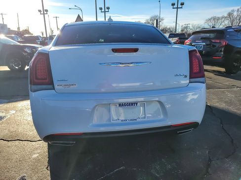 Used 2019 Chrysler 300 S image 5