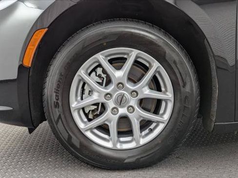 Used 2023 Chrysler Pacifica Touring-L FWD image 29