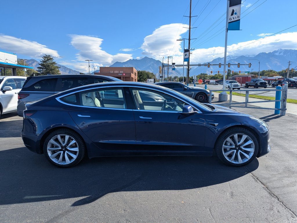 Used 2018 Tesla Model 3 AWD/4WD image 2