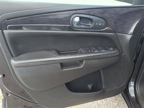 Used 2017 Buick Enclave Leather image 12