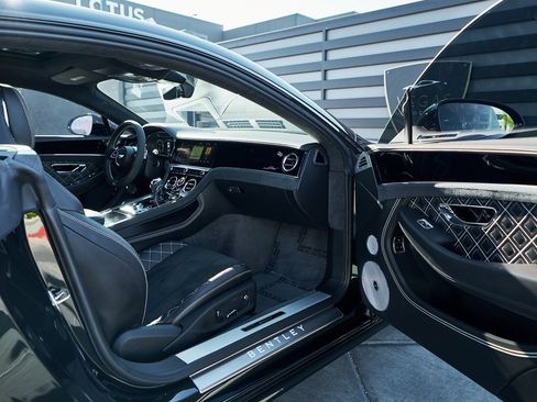 Used 2023 Bentley Continental GT Speed image 22