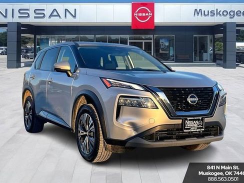 Used 2022 Nissan Rogue SV image 1