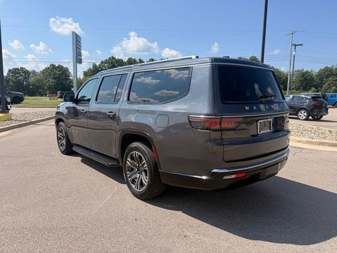 Used 2024 Jeep Wagoneer L Series II w/ Flexible Seating Group AWD/4WD image 4