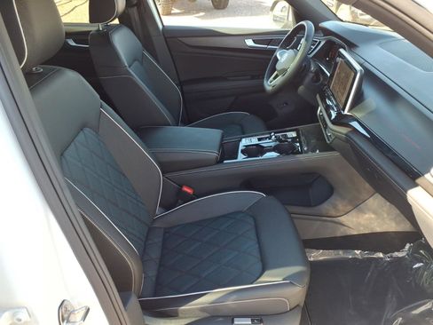 Certified 2025 Volkswagen Atlas Cross Sport SEL Premium R-Line image 11