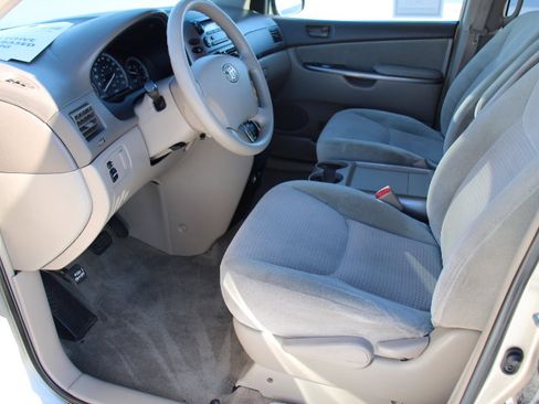 Used 2008 Toyota Sienna CE image 11