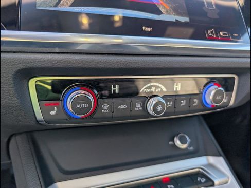 Used 2025 Audi Q3 2.0T Premium image 17