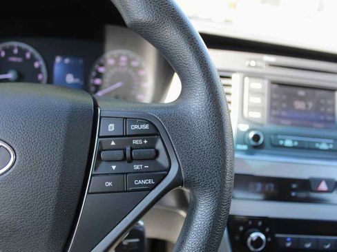 Used 2015 Hyundai Sonata SE w/ Option Group 09 image 16