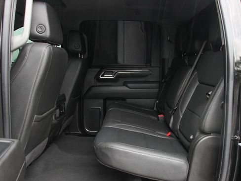 Used 2024 Chevrolet Silverado 2500 LTZ w/ LTZ Convenience Package image 34