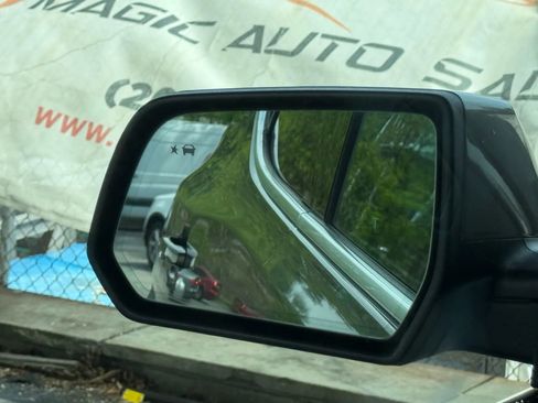 Used 2019 GMC Acadia SLT w/ LPO, Floor Liner Package image 40