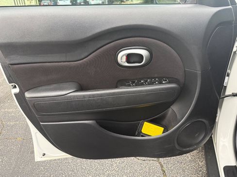 Used 2016 Kia Soul FWD image 14