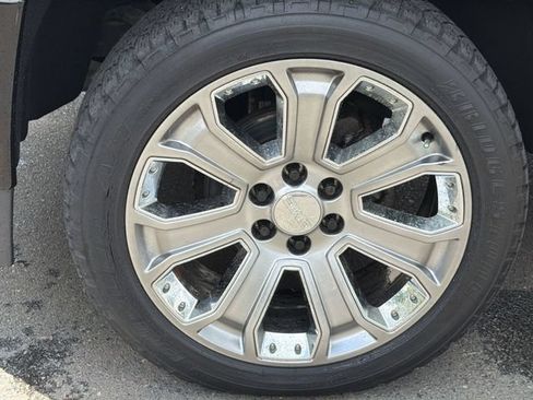 Used 2017 GMC Sierra 1500 Denali w/ Denali Ultimate Package AWD/4WD image 17
