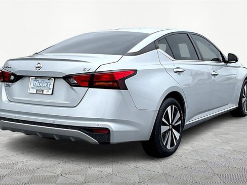 Used 2022 Nissan Altima 2.5 SV image 2
