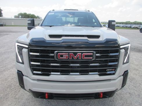 New 2026 GMC Sierra 2500 AT4 w/ AT4 Premium Plus Package AWD/4WD image 11