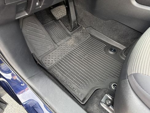 Used 2023 Toyota Highlander LE FWD image 16