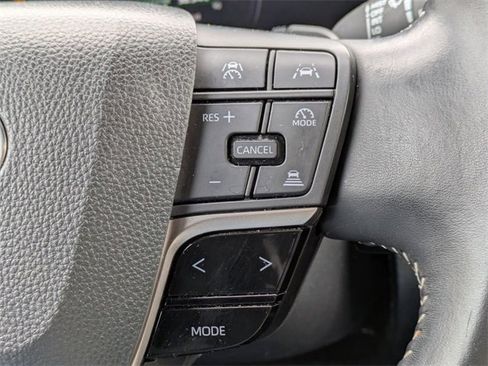 Used 2025 Toyota Camry SE image 27