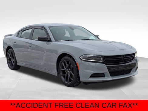 Used 2022 Dodge Charger SXT w/ Blacktop Package image 4